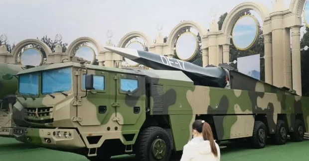 Китай показав гіперзвукову ракету DF-17: чому у США забили на сполох